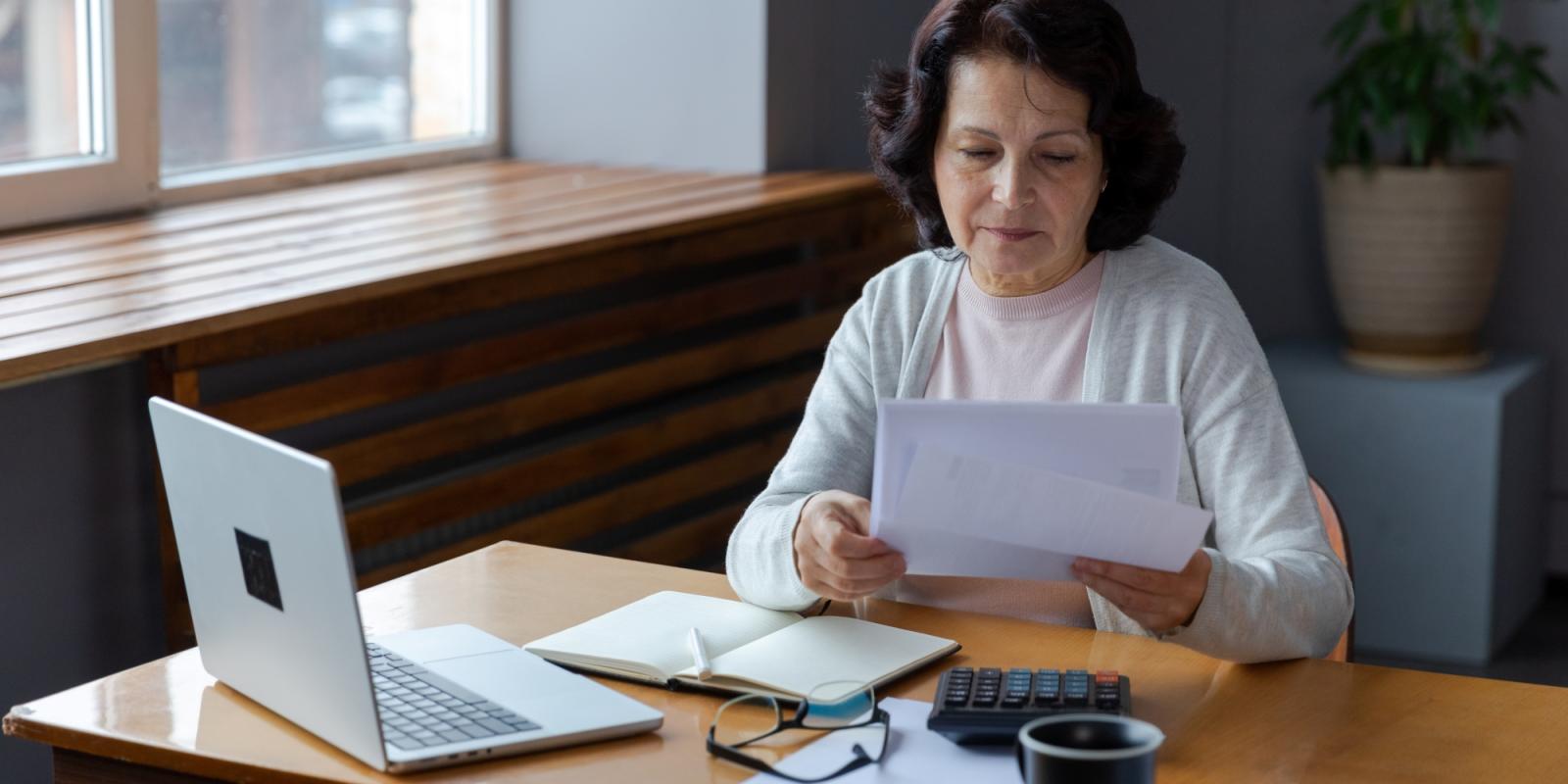 older_woman_paying_bill older_woman_paying_bill